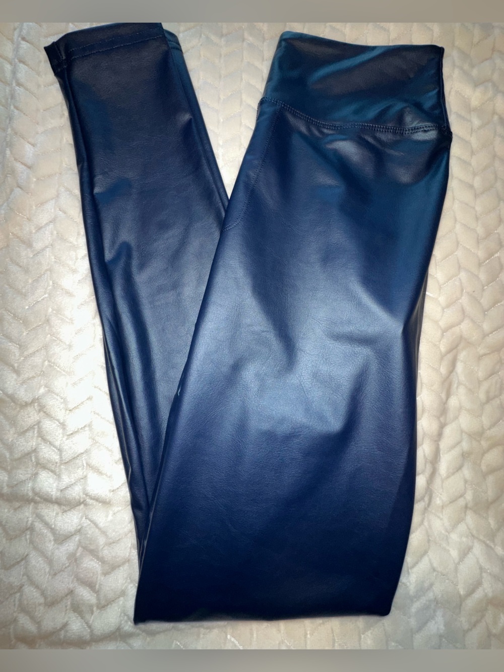 Offline by Aerie Real LUX 28” Inseam Blue Faux Leather Size Medium New With Tags